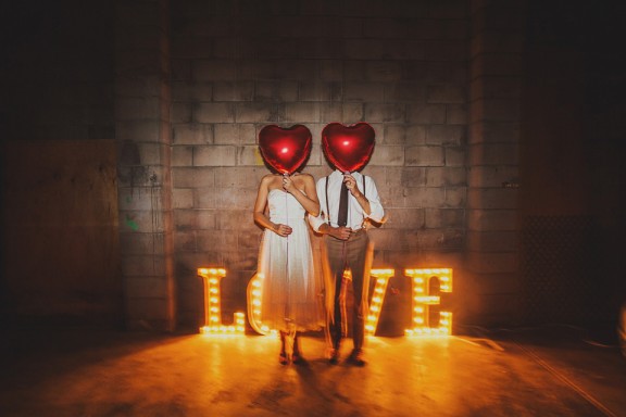LOVE-hollywood-lights-red-heart-balloons