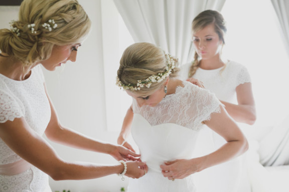bride-getting-ready-willow-co-wedding-photography_002
