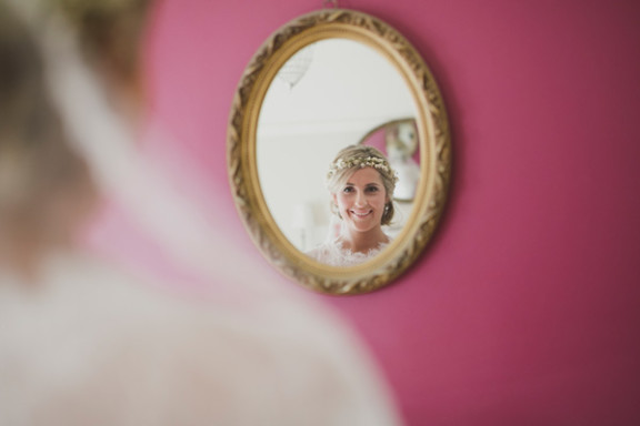 bride-getting-ready-willow-co-wedding-photography_004