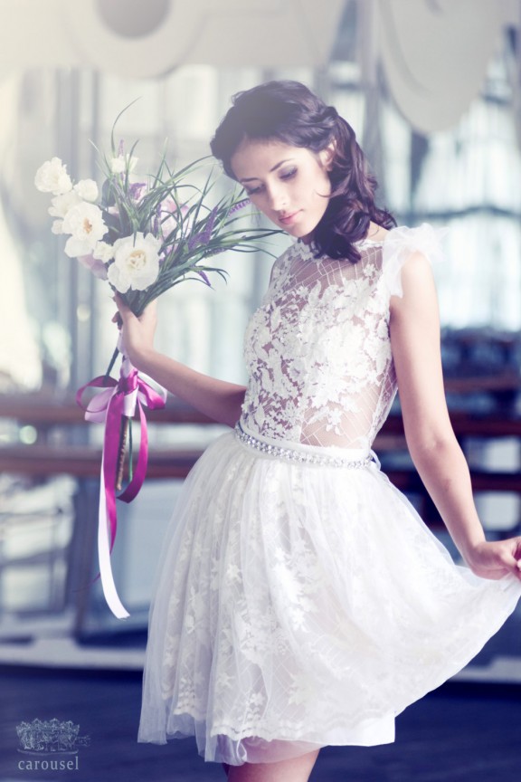 Short lace wedding dress