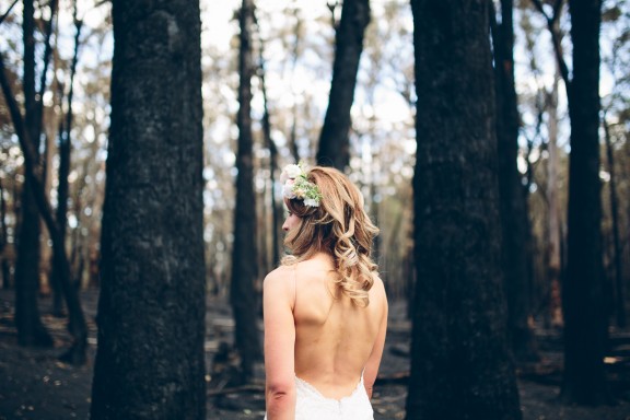Backless wedding dress | Photography by Pierre Curry