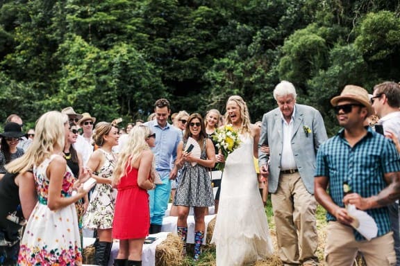 A laidback Australian farm wedding | photography by At Dusk