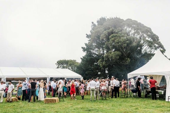 A laidback Australian farm wedding | photography by At Dusk