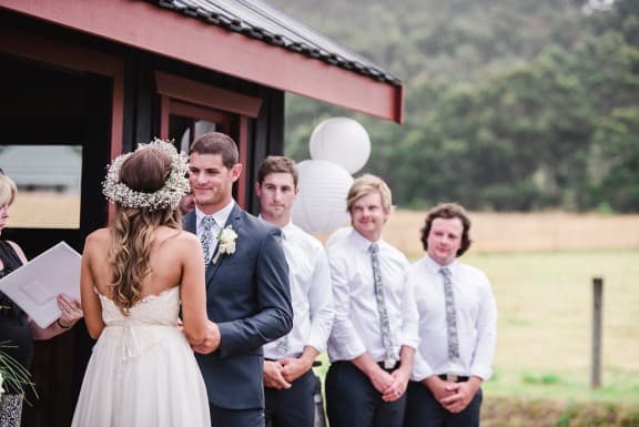 Heriots Point Vineyard wedding in Castle Forbes Bay | Photography by Fiona Vail