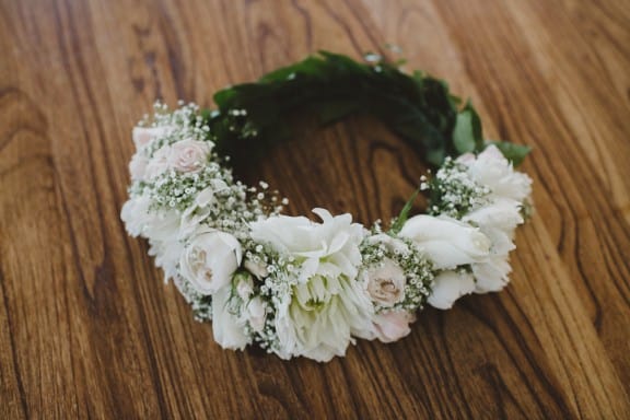 White rose and babies breath flower crown | Photography by Lauren Campbell