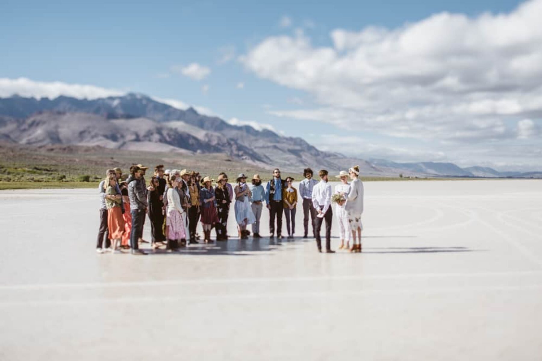 Low key desert wedding on the Alvord salt flats / Photography by Free the Bird