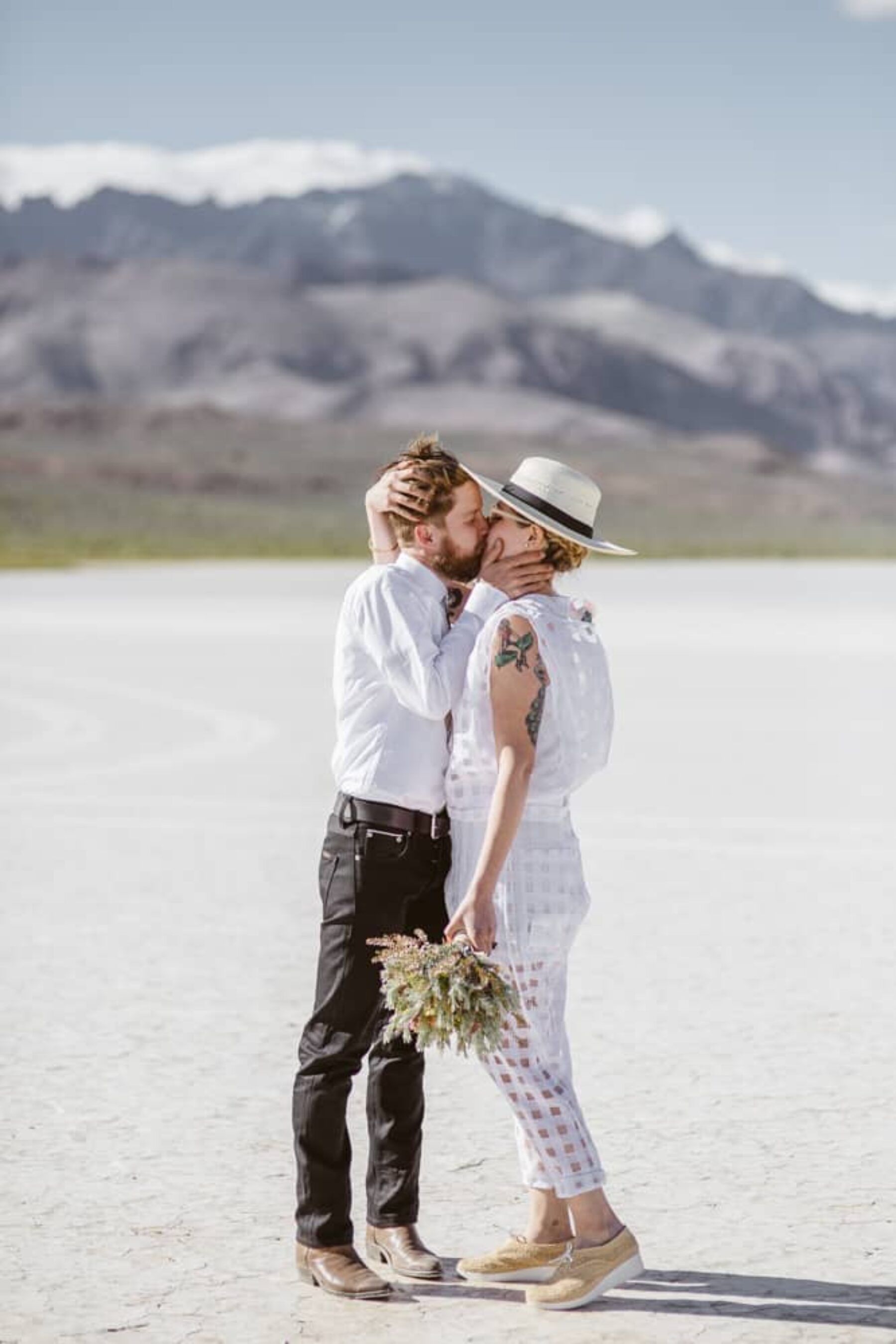 Low key desert wedding on the Alvord salt flats / Photography by Free the Bird