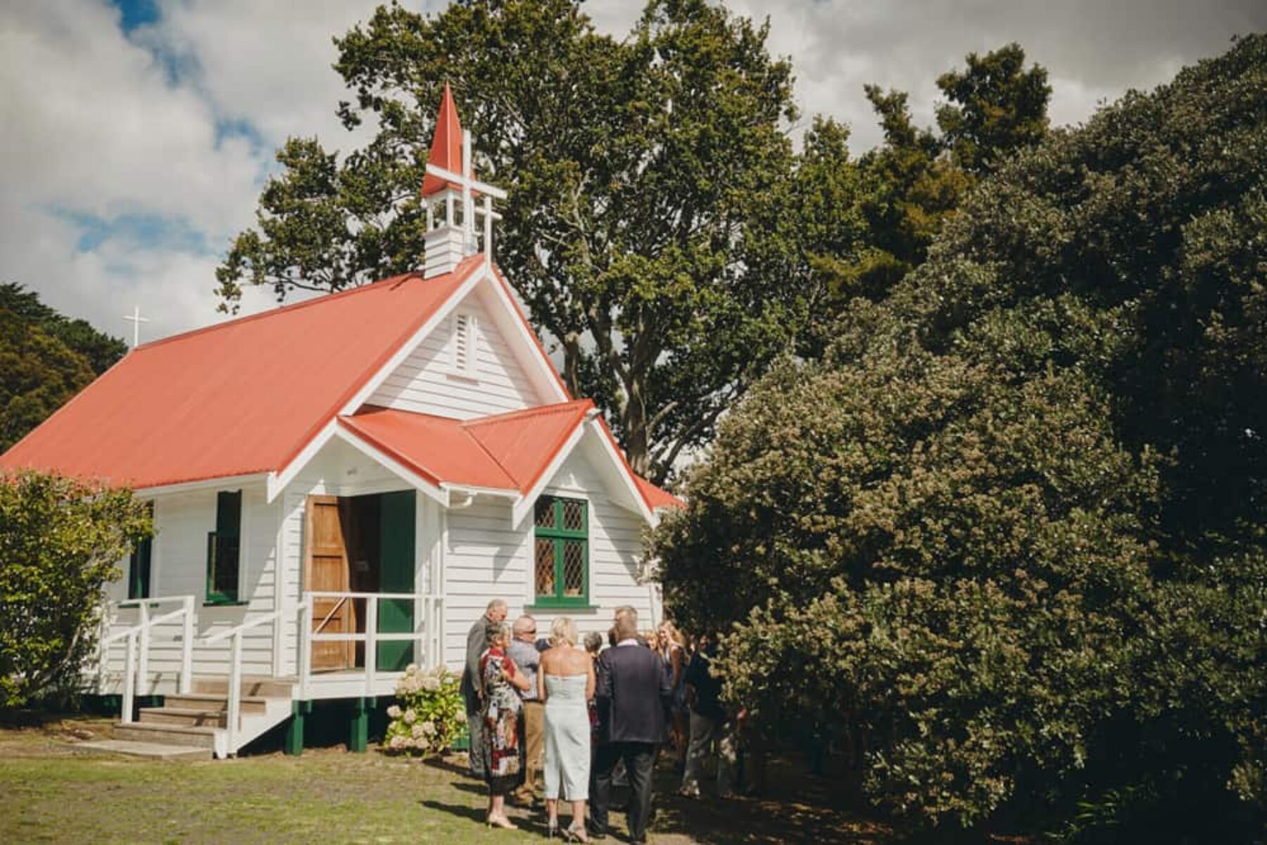 Relaxed picnic wedding, Aukland | Photography by A Couple of Night Owls
