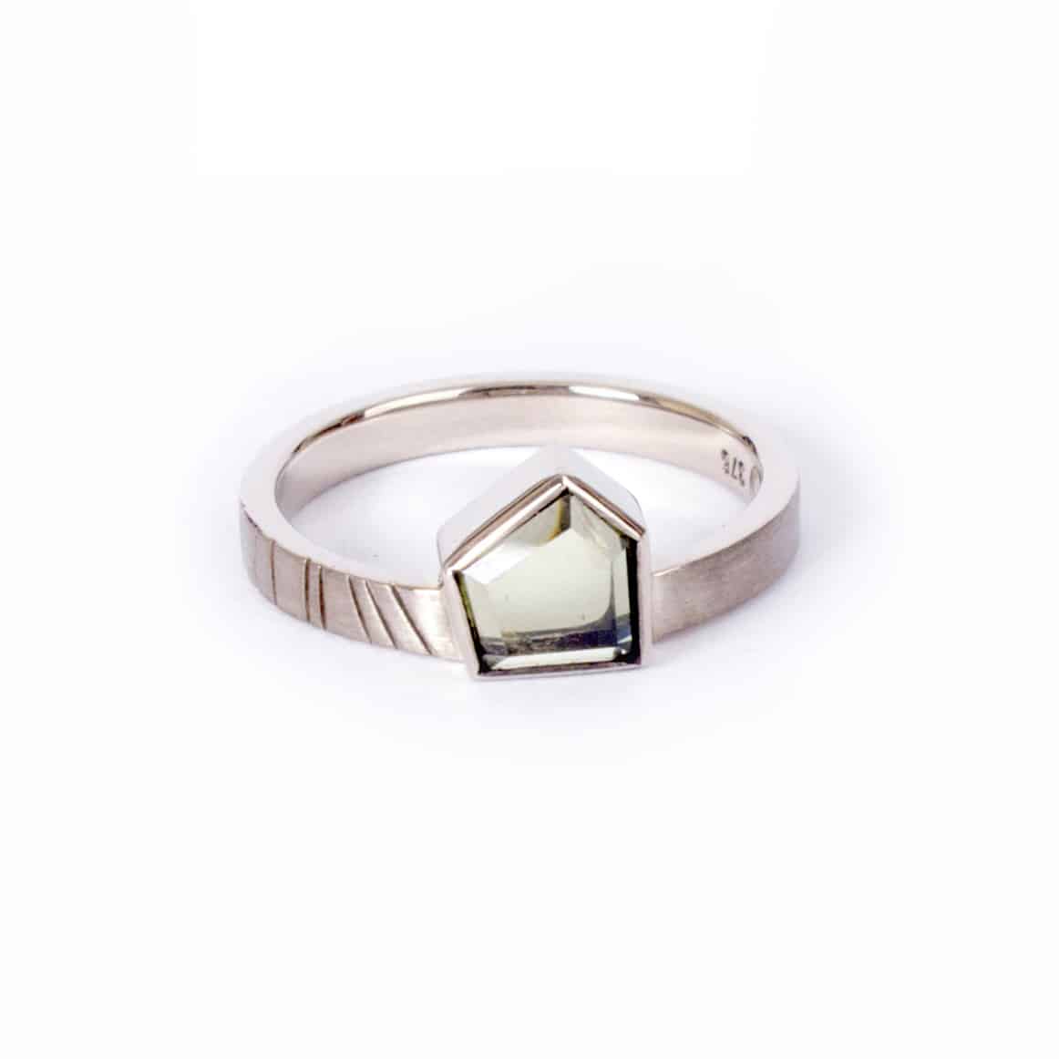 Unique engagement rings by Australian jewelers / Susan Ewington