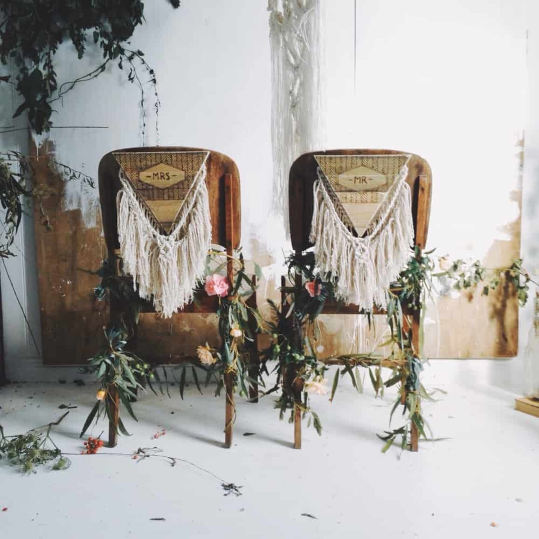 macrame wedding - bride and groom chairs