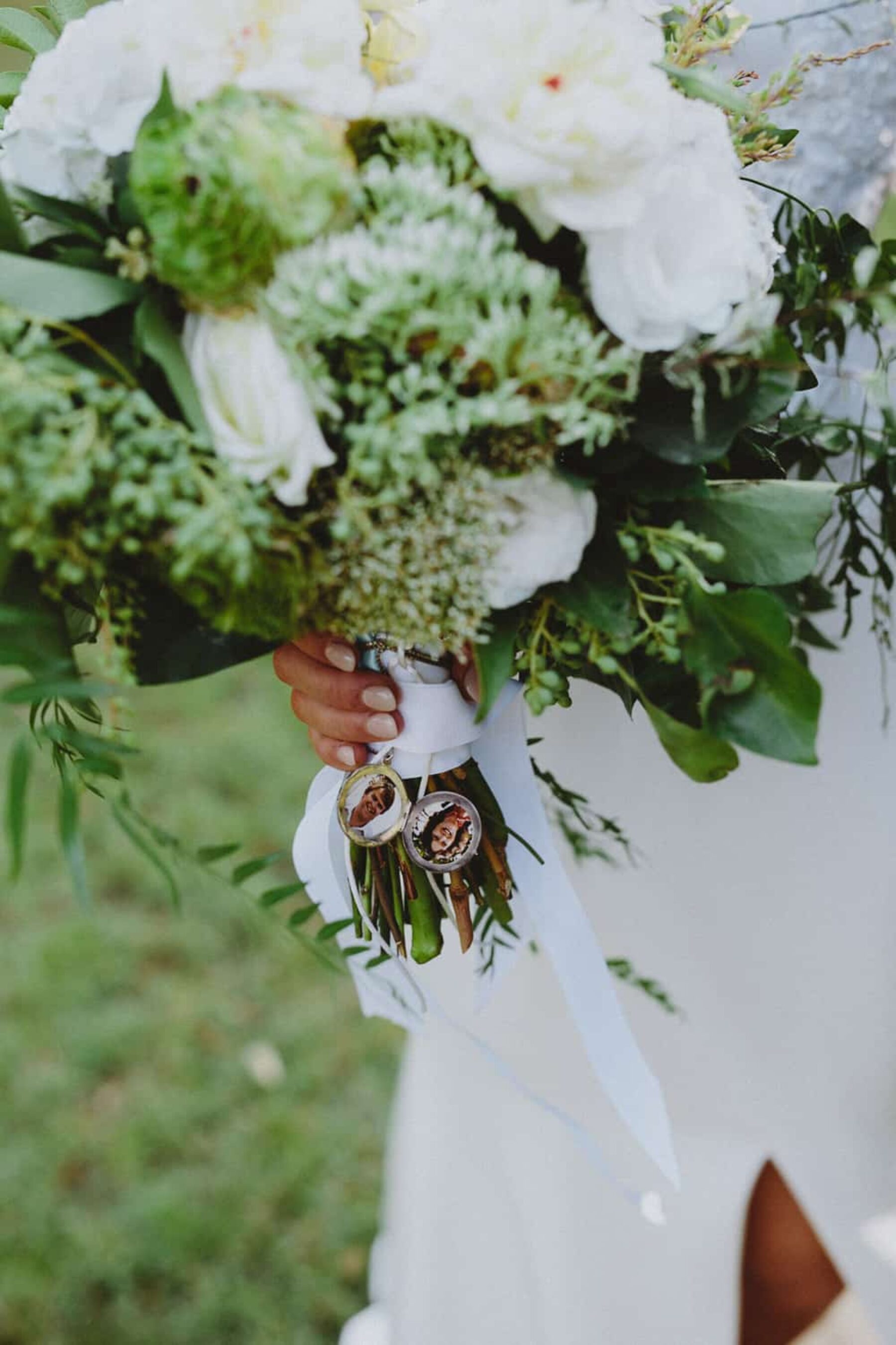 modern green and white bouquet