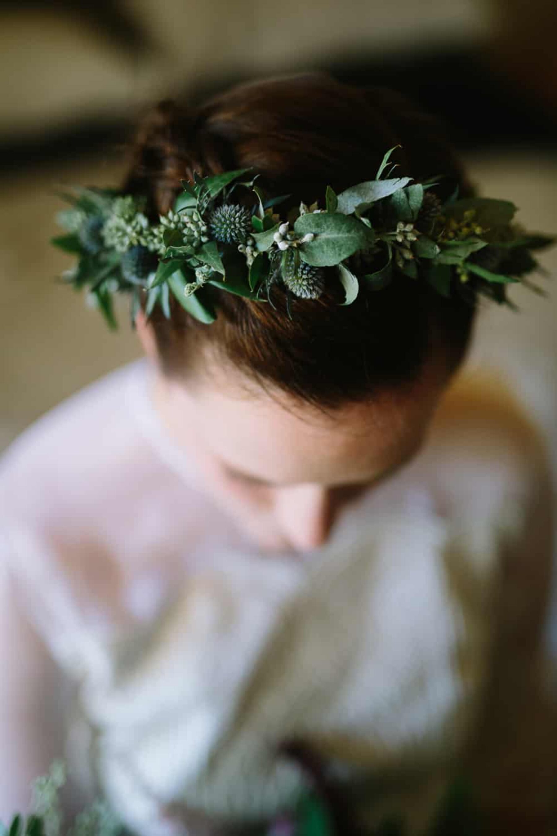 bride wearng foliage crown