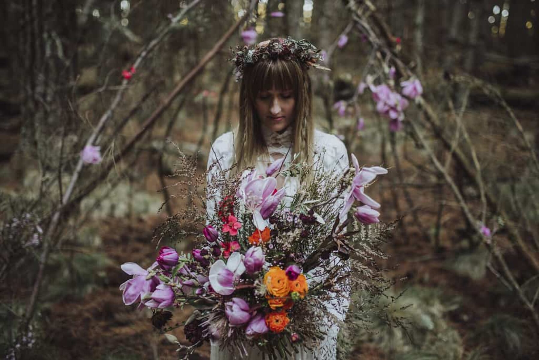 boho bride with wild unstructured bouquet