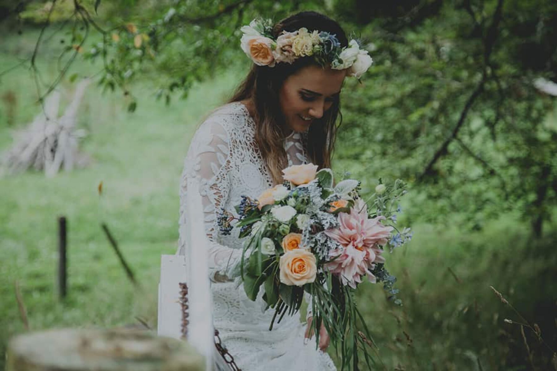 boho bride with pastel bouquet