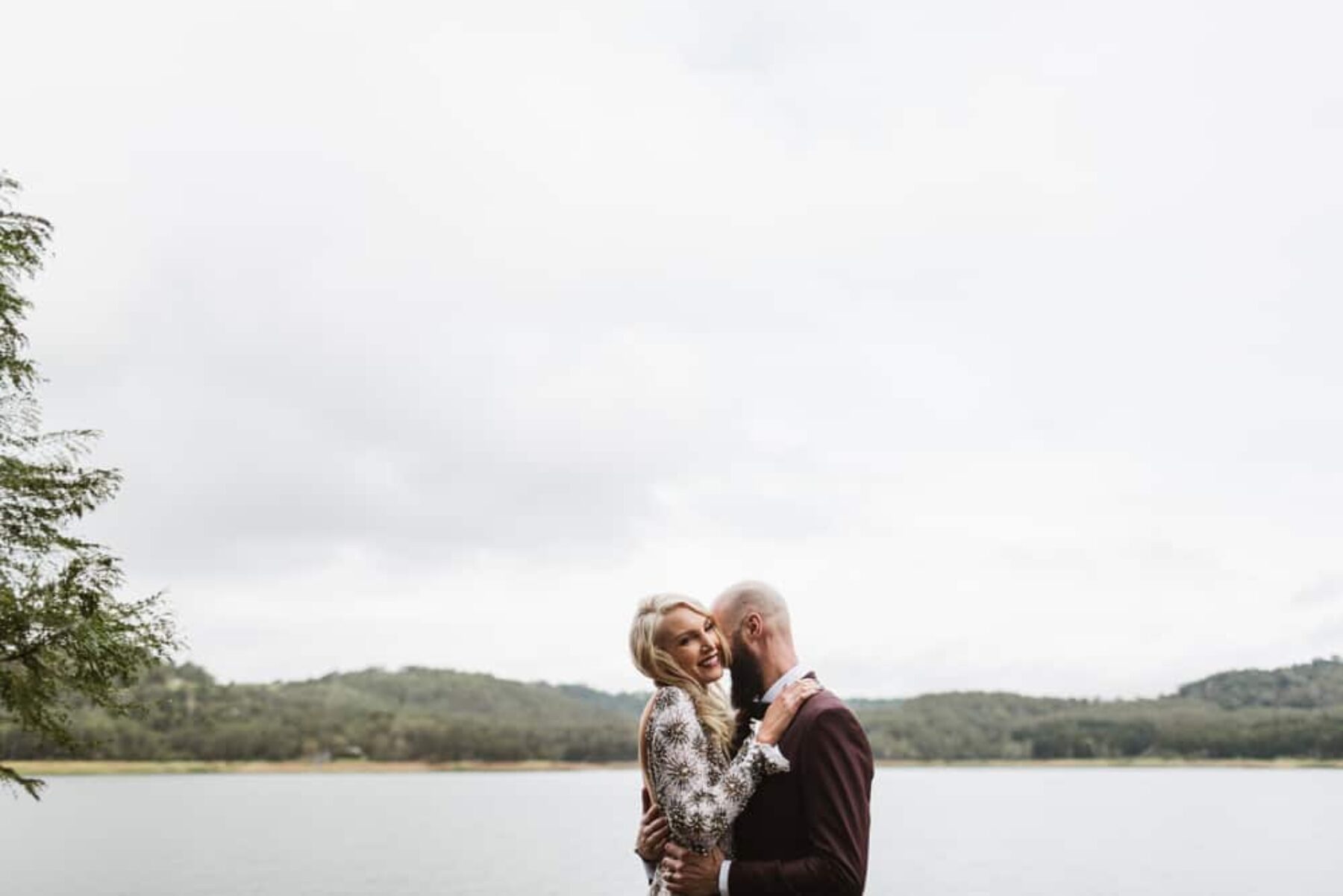 relaxed and intimate wedding at Secrets on the Lake Montville QLD - photography by Janneke Storm