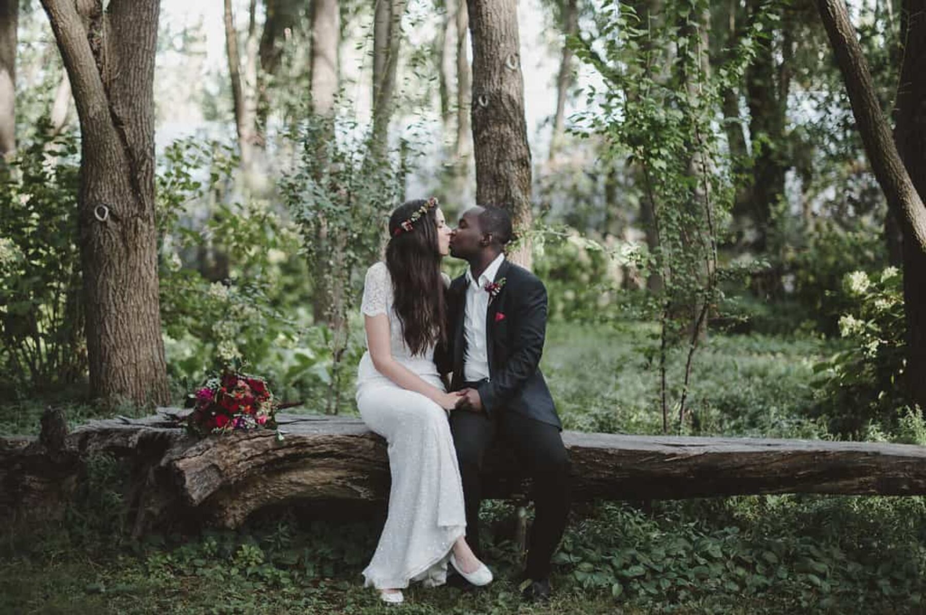 relaxed forest wedding - photography by Lauren Campbell