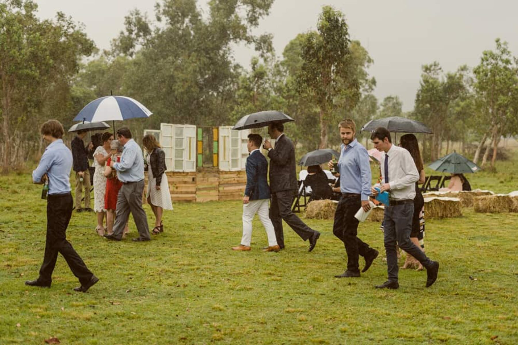 rainy country wedding - photography by Todd Hunter McGaw