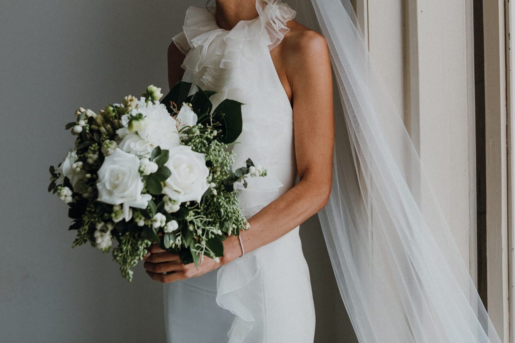 modern bride with green and white bouquet