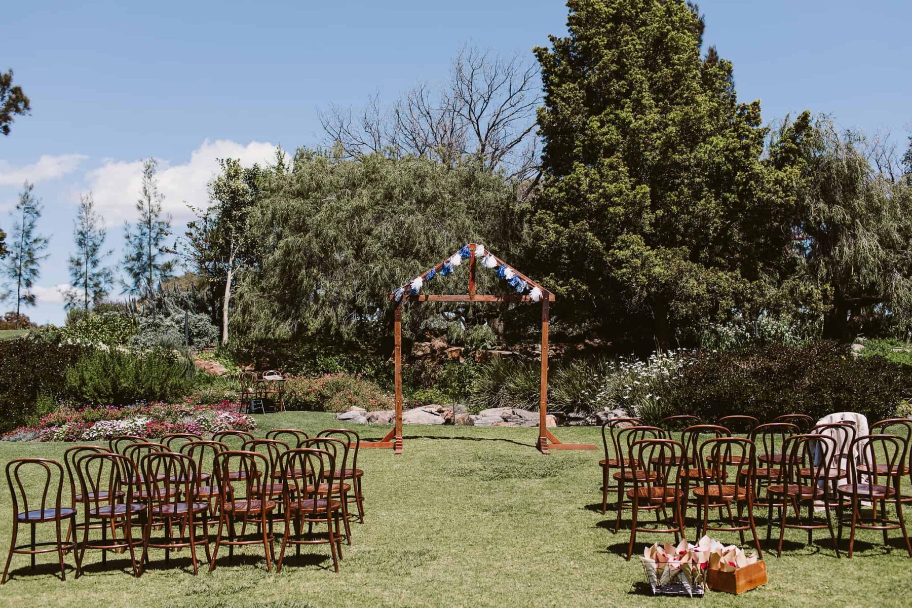 Adelaide wedding in the Veale Gardens