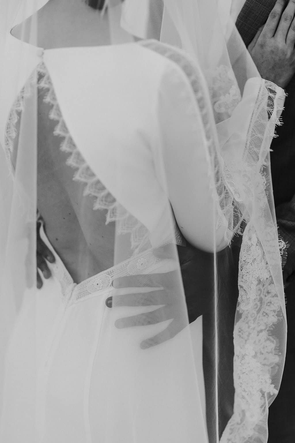 backless long sleeve wedding dress