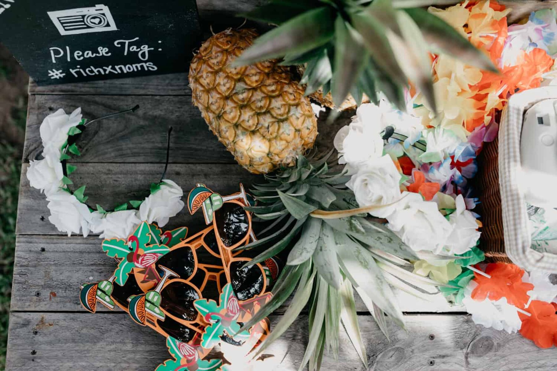 tropical photobooth props