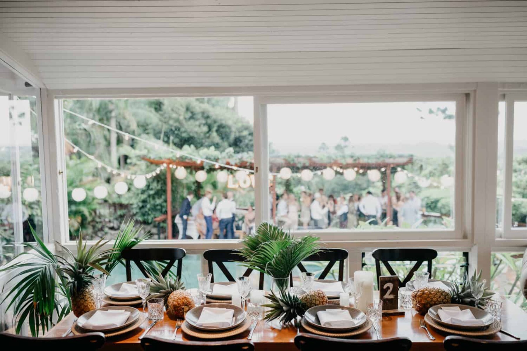 tropical luxe Byron Bay wedding at Fig Tree Restaurant