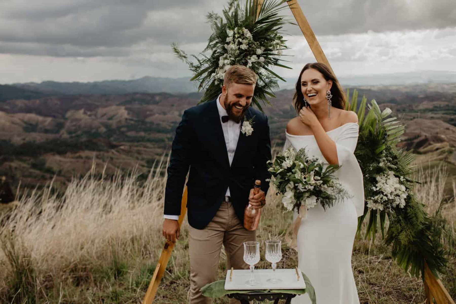 Mountain elopement in Fiji / photography by Kama Catch Me