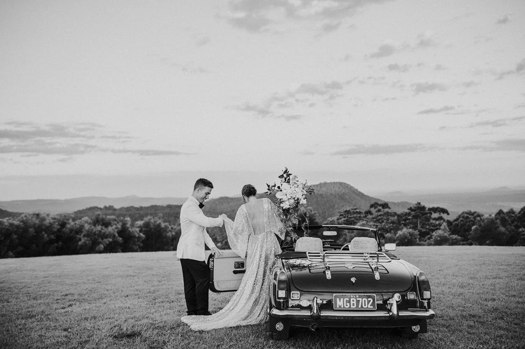 Luxe, modern wedding at Maleny Retreat, Sunshine Coast