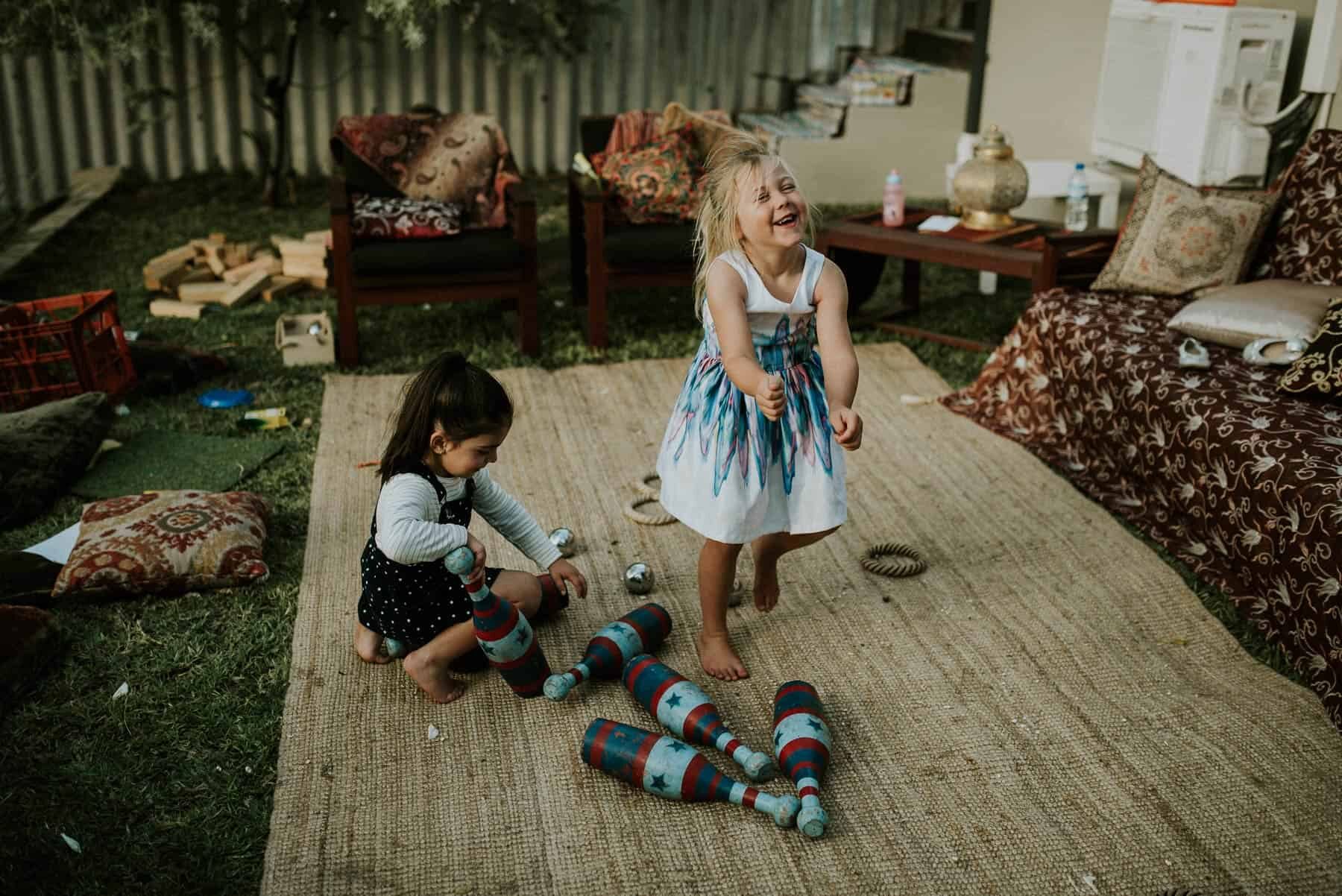 kid-friendly backyard wedding / photography by Liz Jorquera