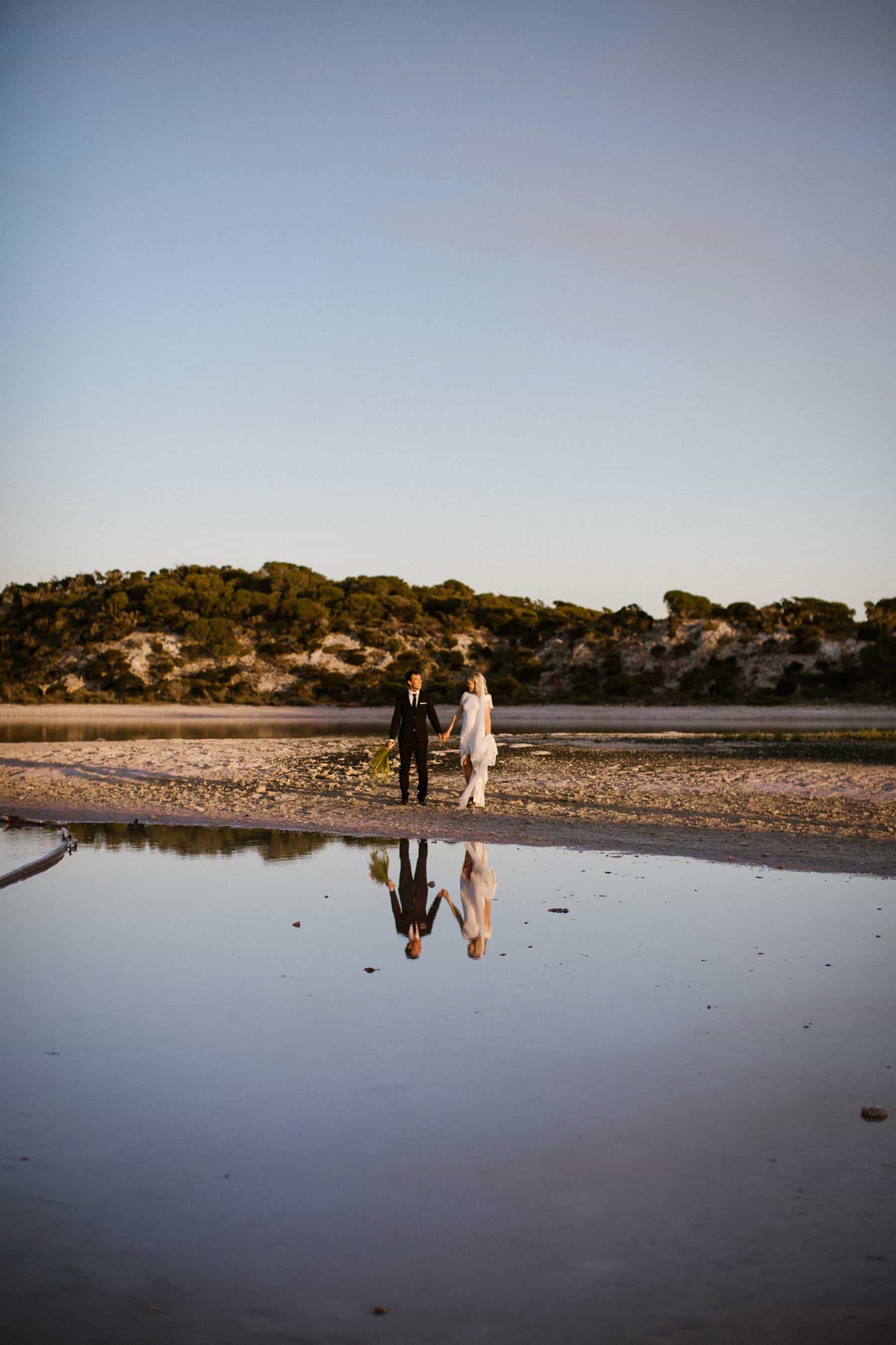 chic beach wedding on Rottnest Island / photography by Sarah Tonkin