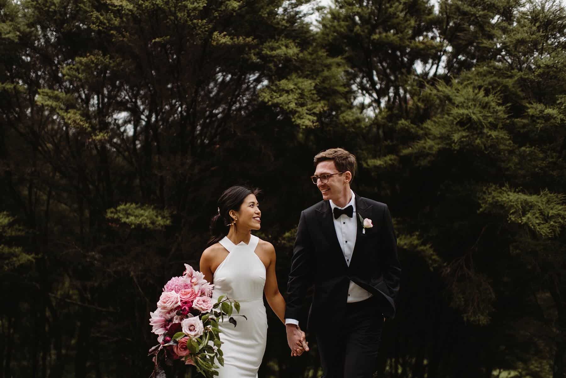 modern wedding at Kauri Bay Boomrock / Photography by Nisha Ravji