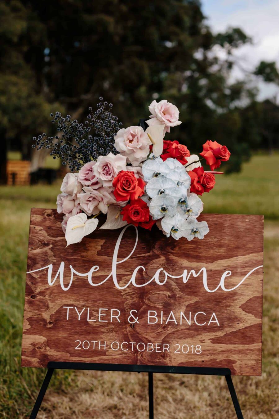 Wooden welcome sign with colourful roses