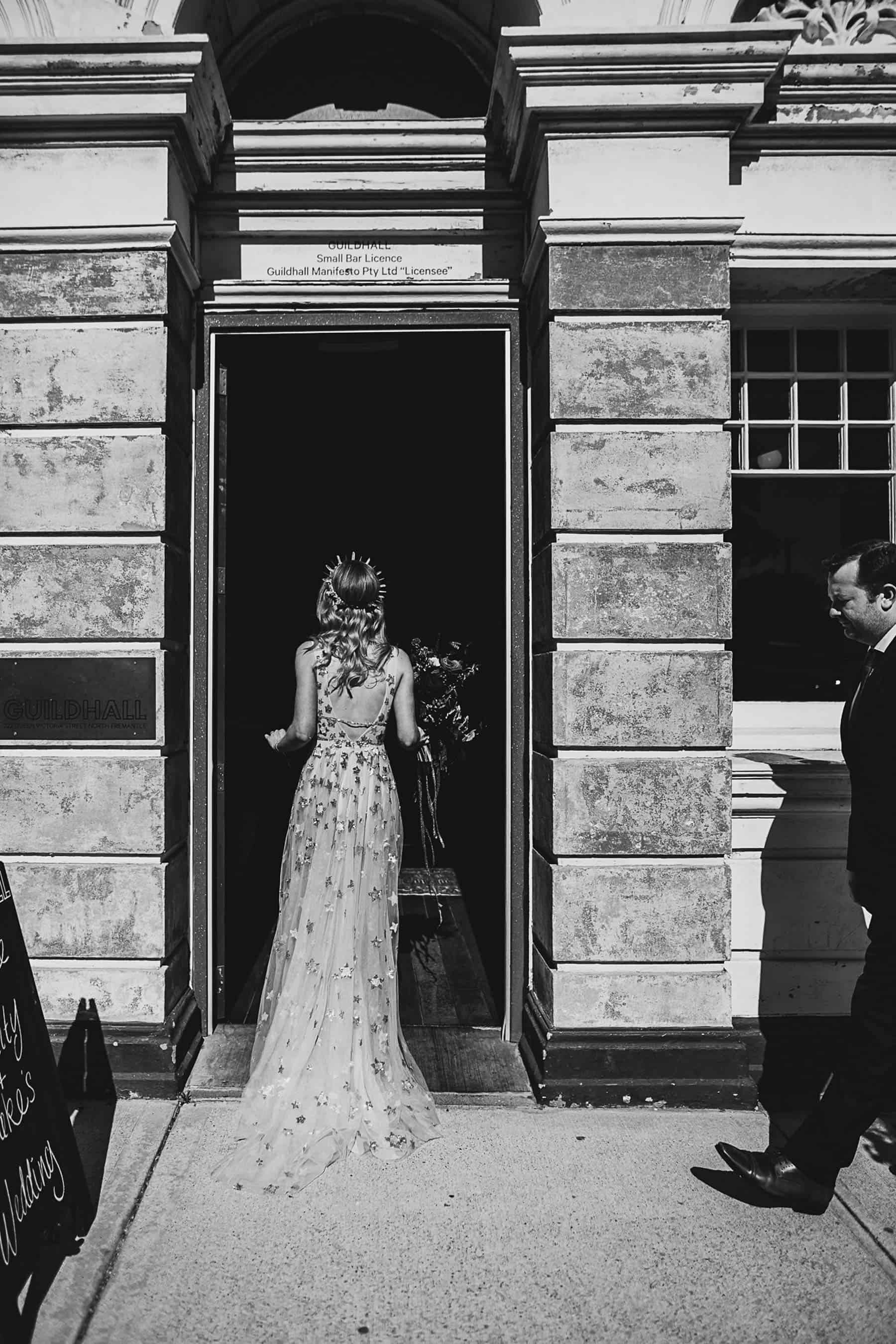 vibrant Fremantle wedding at Guildhall / Photography by Adam Levi Brown