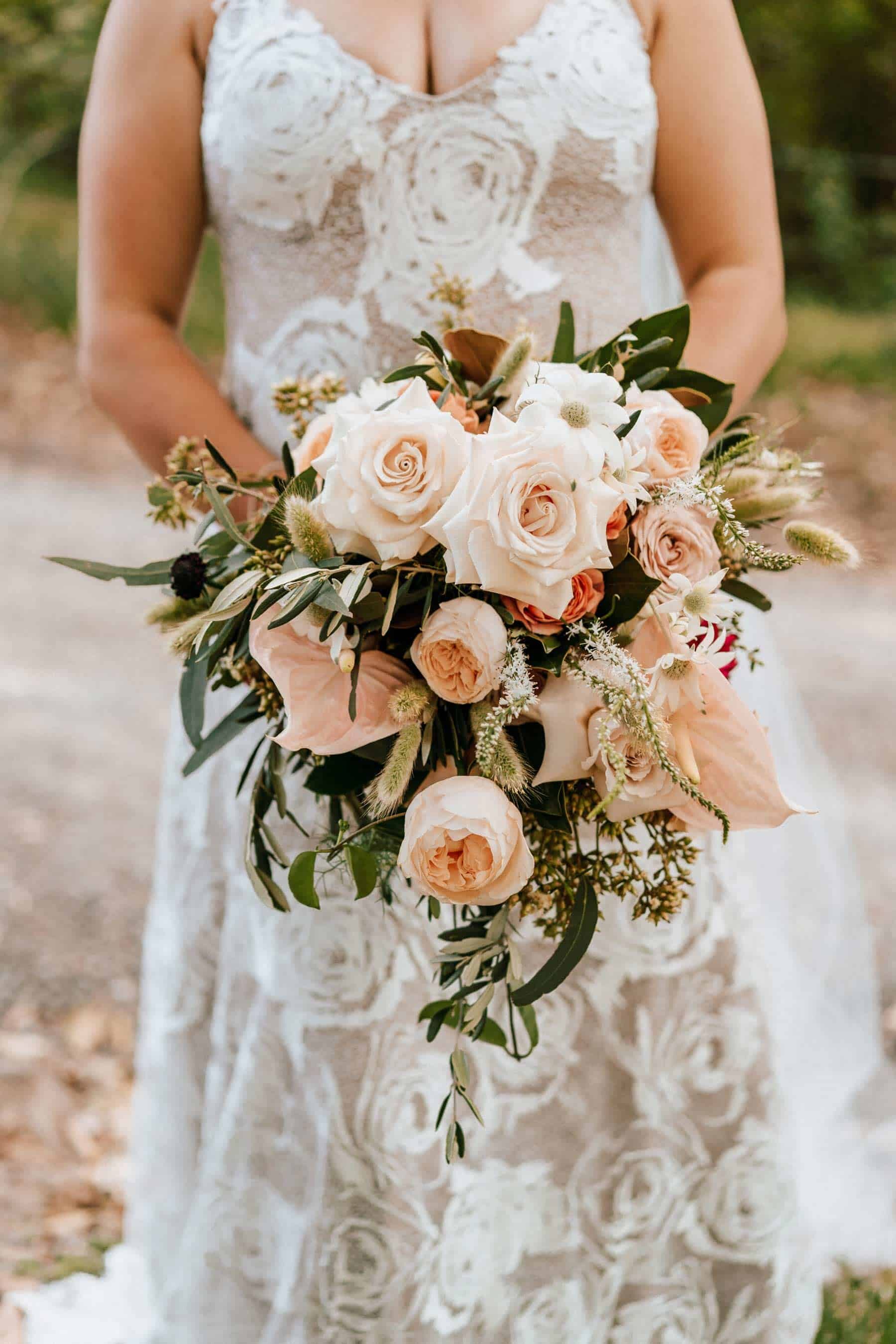 romantic peach-toned bridal bouquet