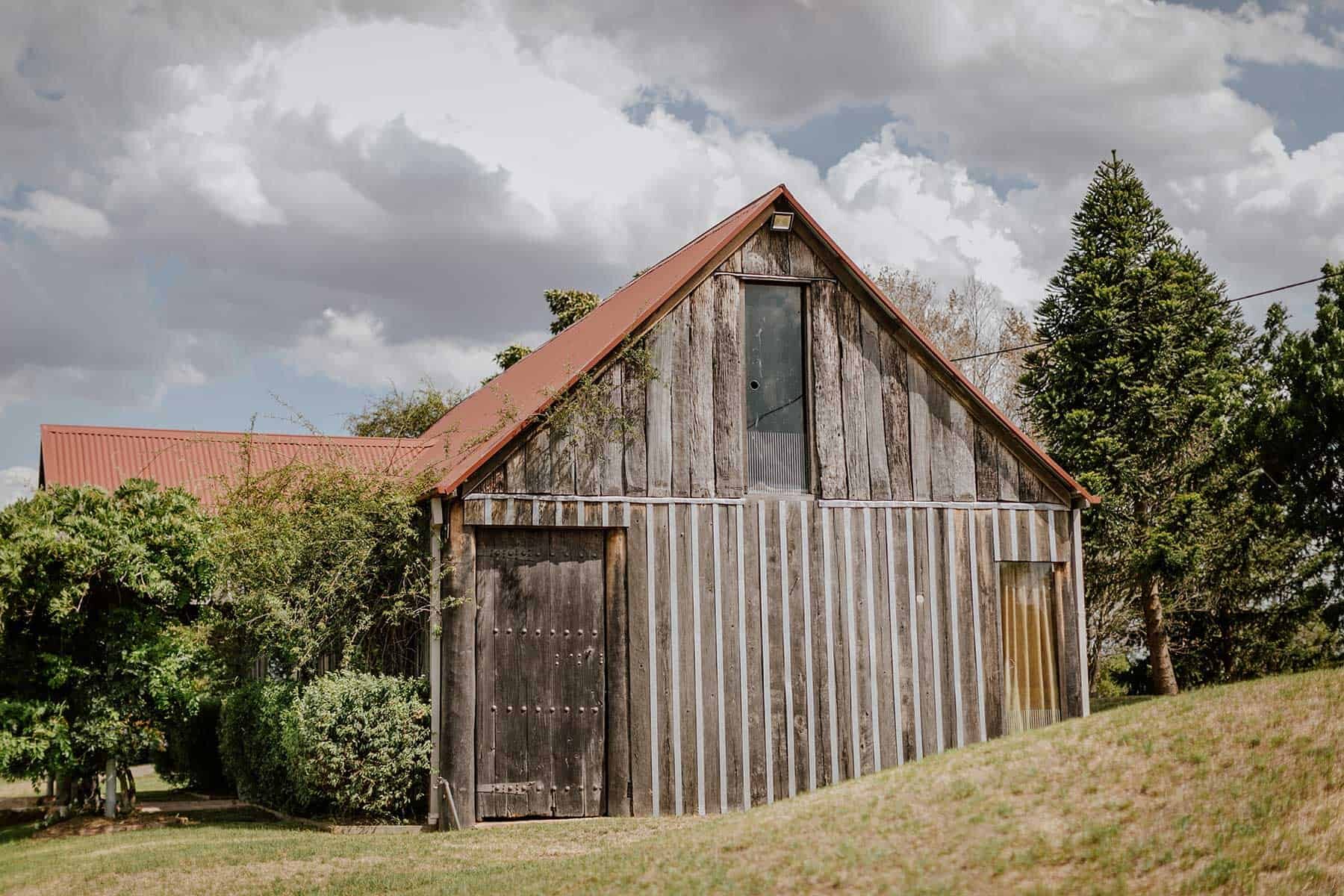 rustic barn wedding at Albion Farm Gardens in the Hunter Valley NSW