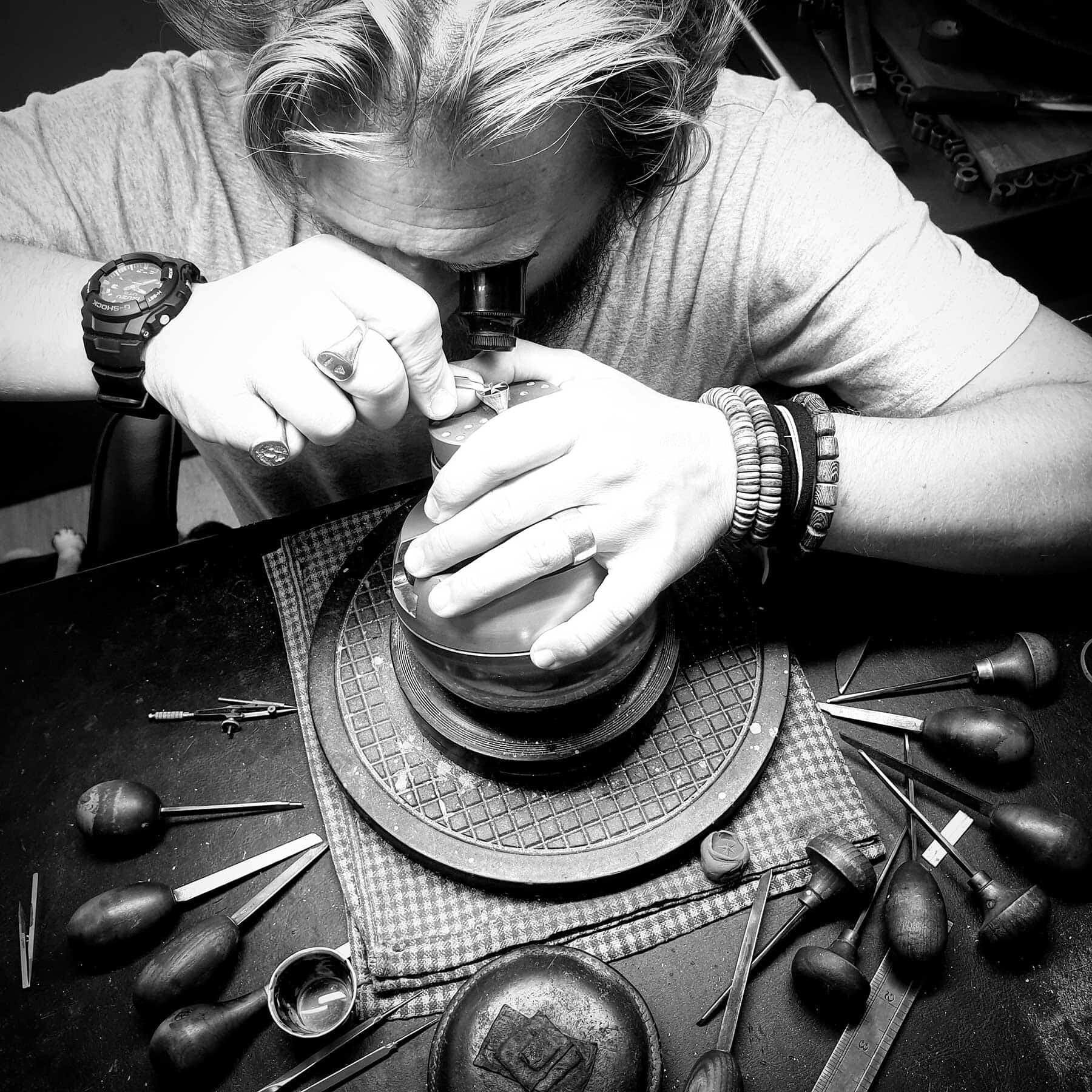 London Engraver - jewellery engraving Australia