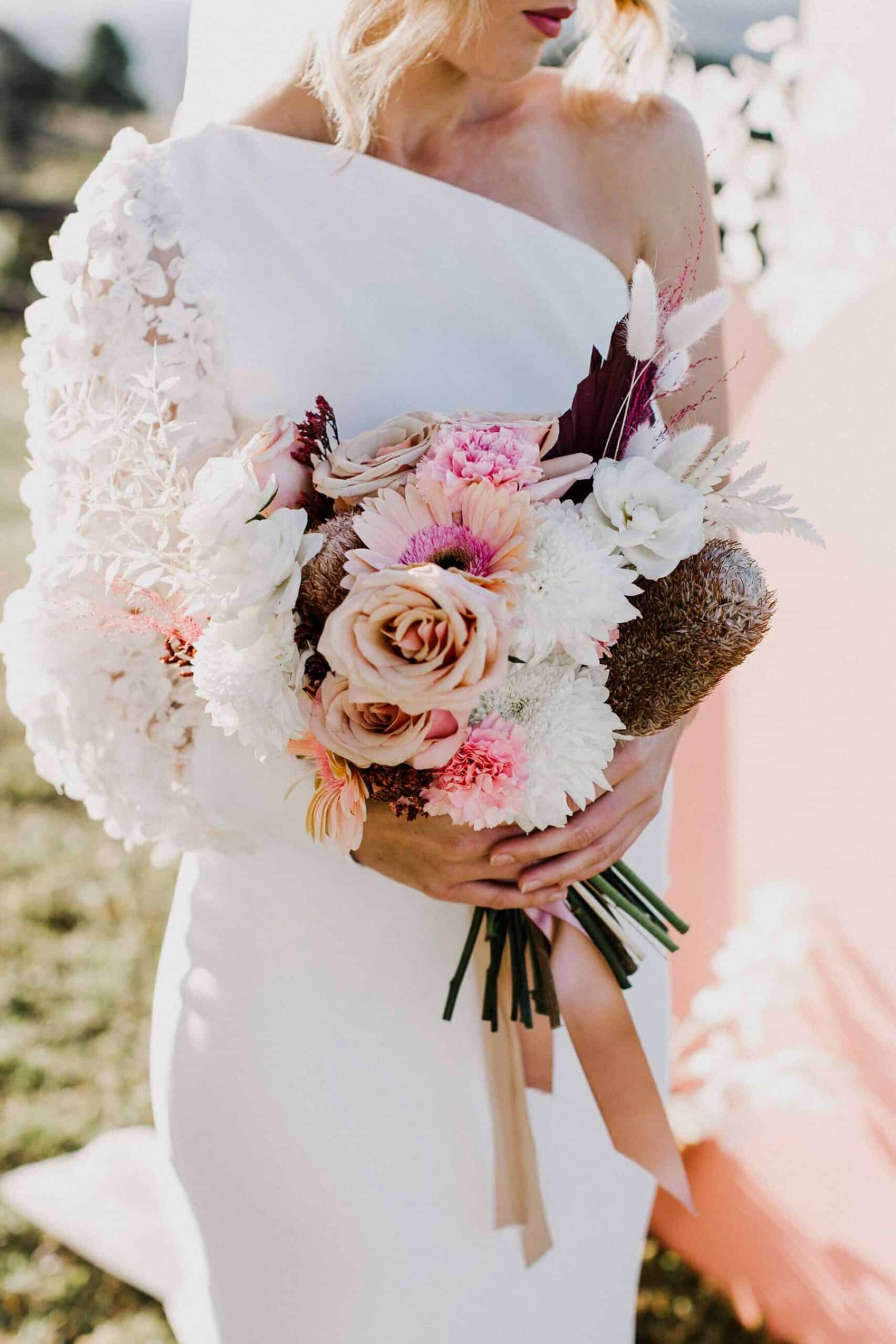 modern blush bridal bouquet