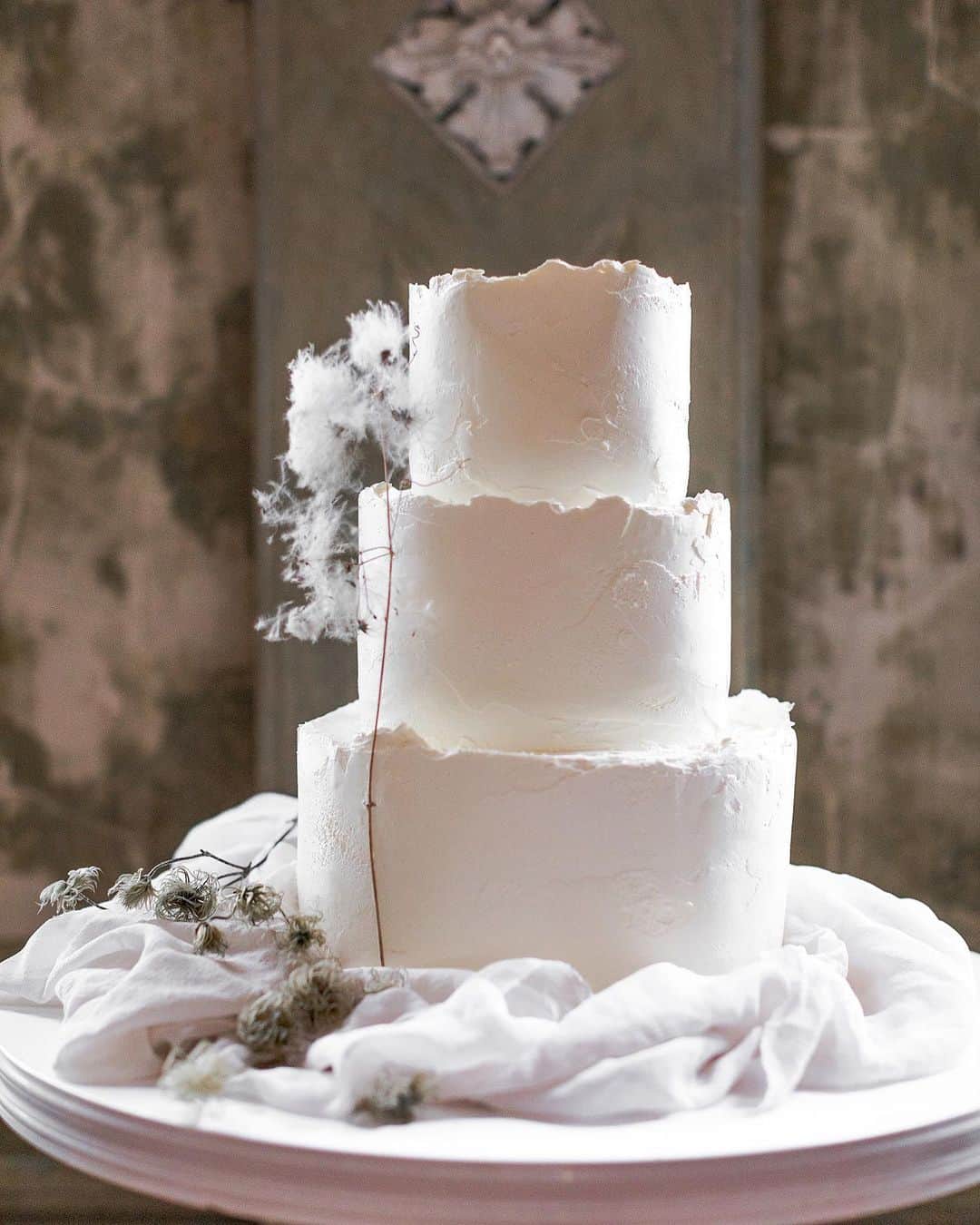 modern minimal 3 tier wedding cake