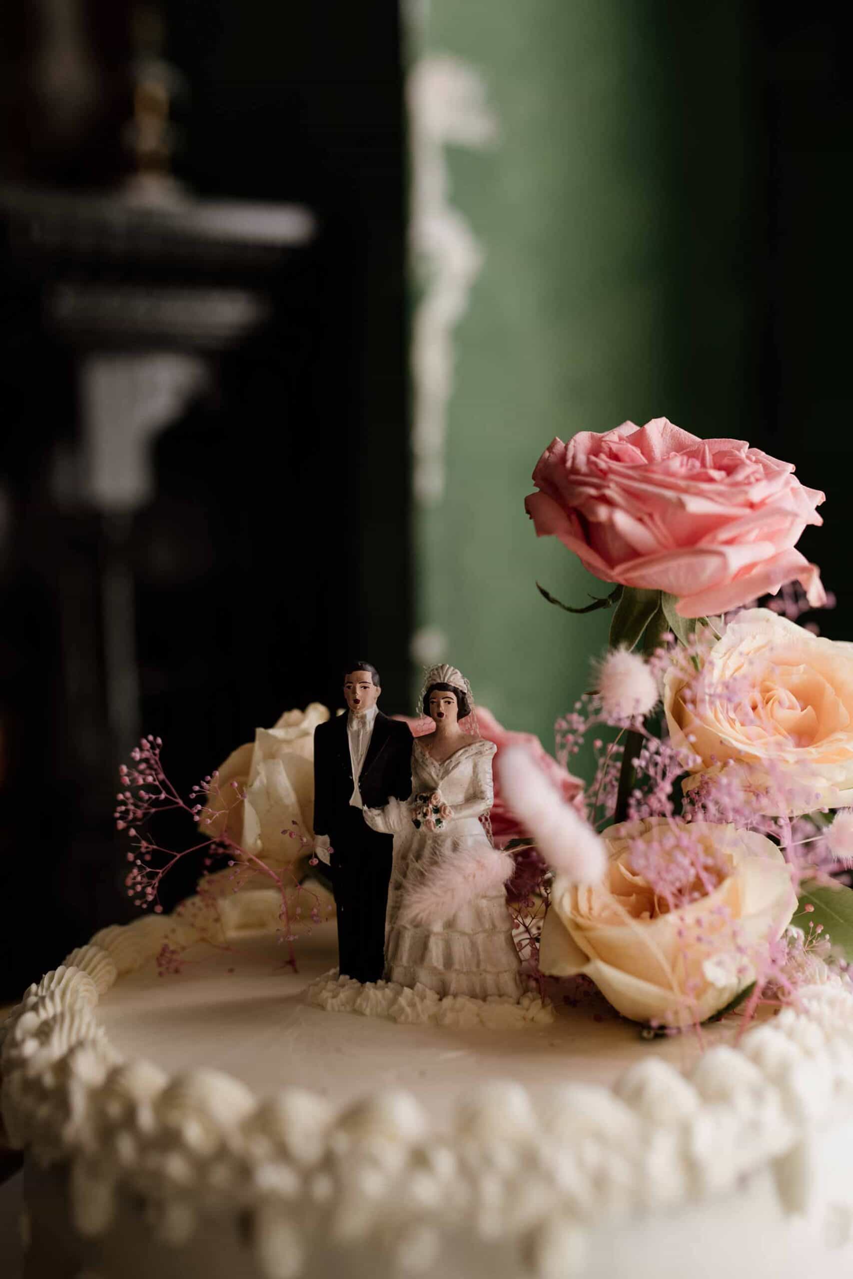 cute vintage wedding cake
