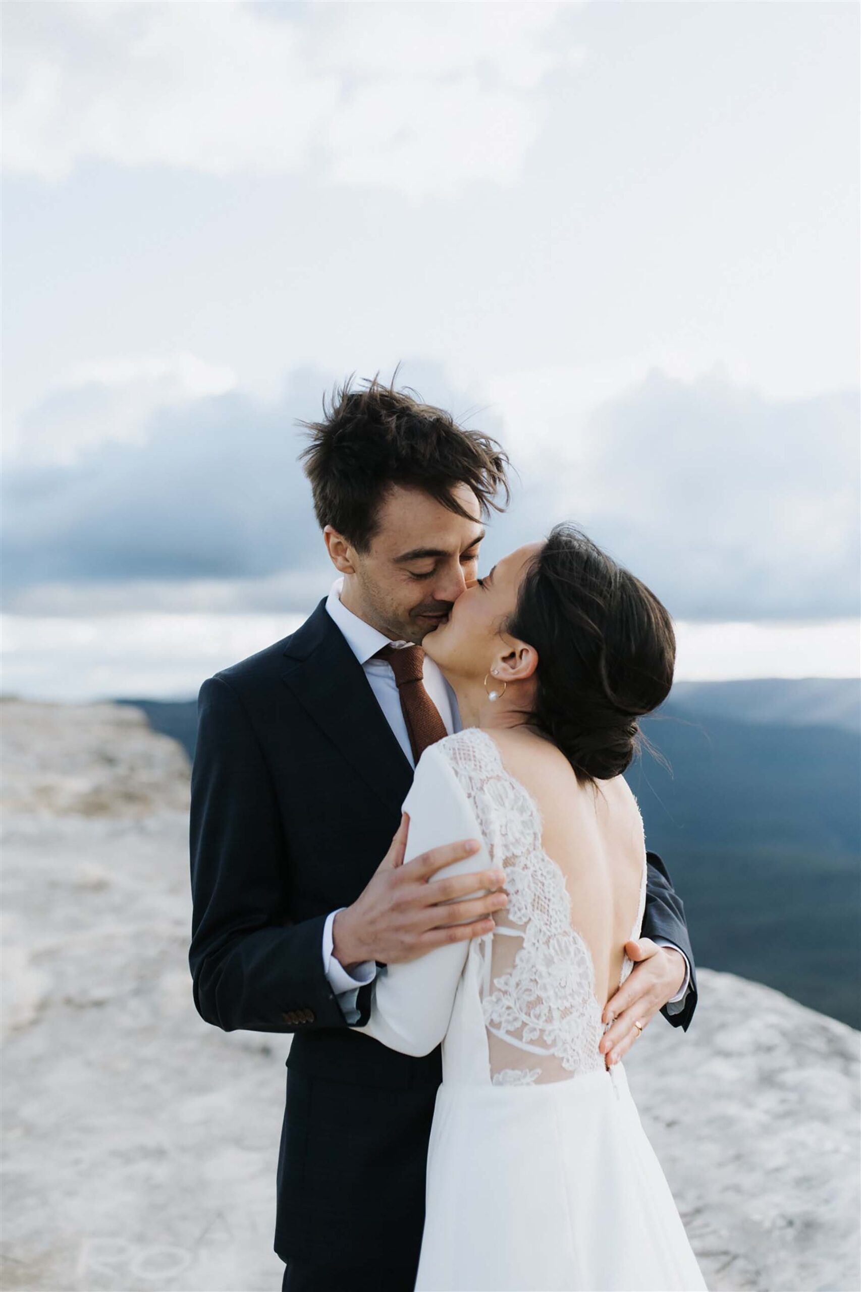 Lincoln's Rock Blue Mountains Elopement Ceremony Kiss